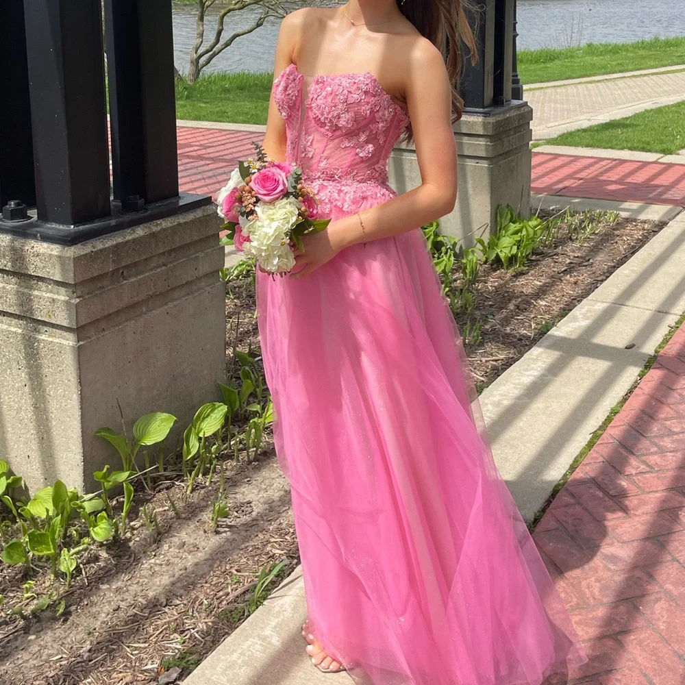 Pink prom dress, size 4 (I’m a size 2 and it fit great),Mori Lee, a-line - Picture 2 of 7